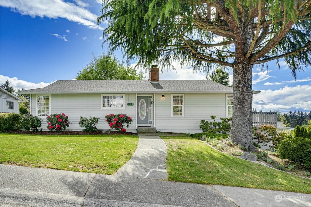 Photo of 32505 23rd Avenue SW, Federal Way, WA 98023 (MLS # 2234870)