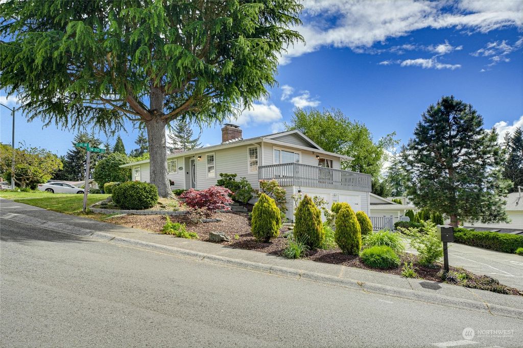 Photo of 32505 23rd Avenue SW, Federal Way, WA 98023 (MLS # 2234870)