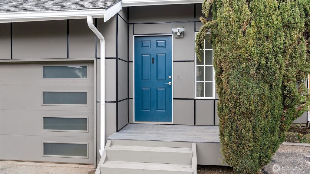 Photo of 5909 Glenwood Avenue, Everett, WA 98203 (MLS # 2486367)