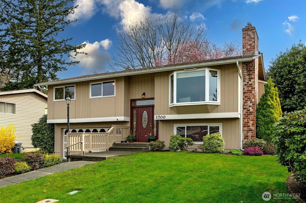 Photo of 1700 Blaine Avenue NE, Renton, WA 98056 (MLS # 2351762)