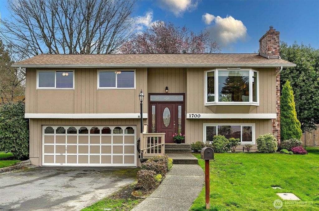 Photo of 1700 Blaine Avenue NE, Renton, WA 98056 (MLS # 2351762)