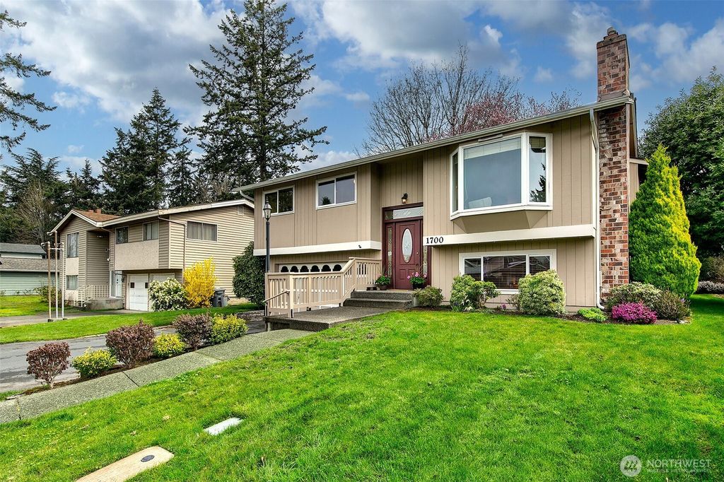 Photo of 1700 Blaine Avenue NE, Renton, WA 98056 (MLS # 2351762)