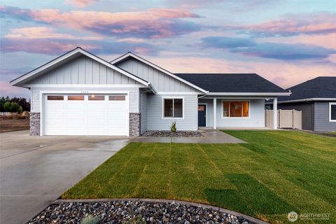 Photo of 2523 Plateau Drive, East Wenatchee, WA 98802 (MLS # 2429714)