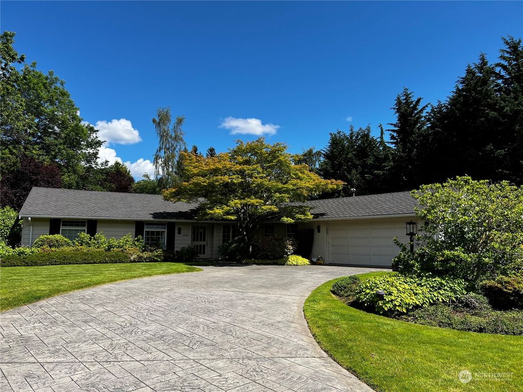 Photo of 1606 85th Avenue NE, Clyde Hill, WA 98039 (MLS # 2315431)