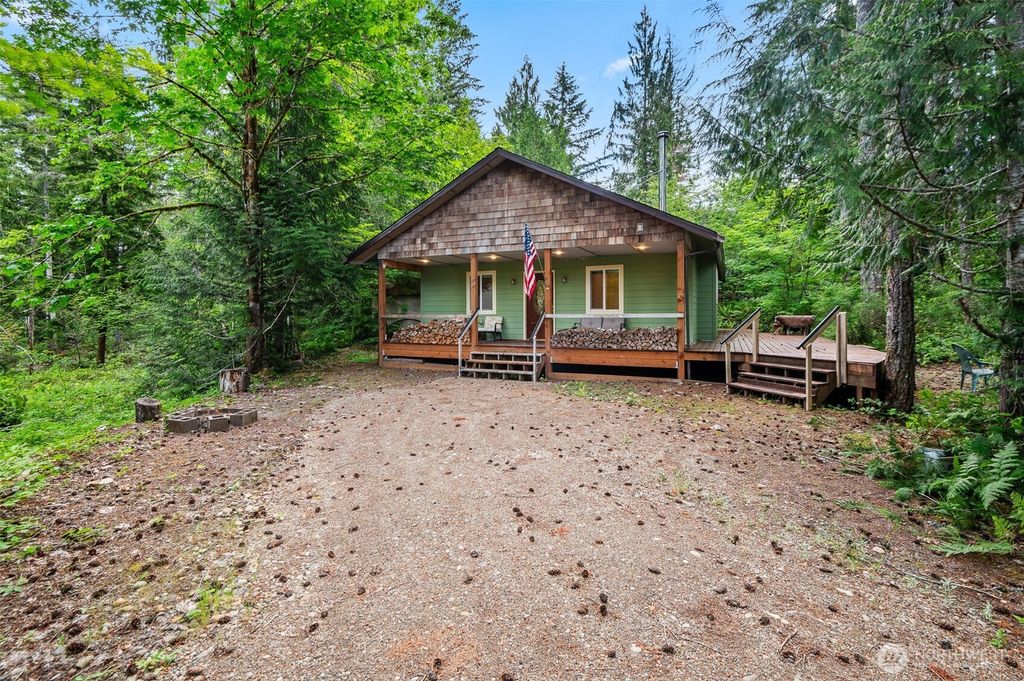Photo of 521 N Fairway Drive W, Hoodsport, WA 98548 (MLS # 2536181)