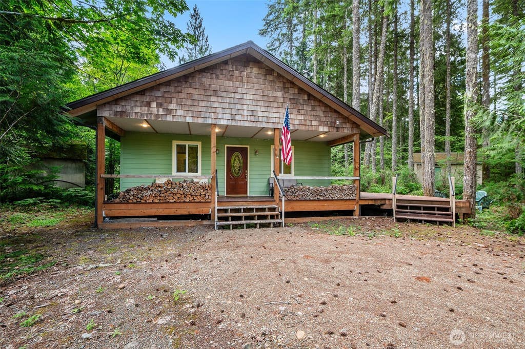 Photo of 521 N Fairway Drive W, Hoodsport, WA 98548 (MLS # 2536181)