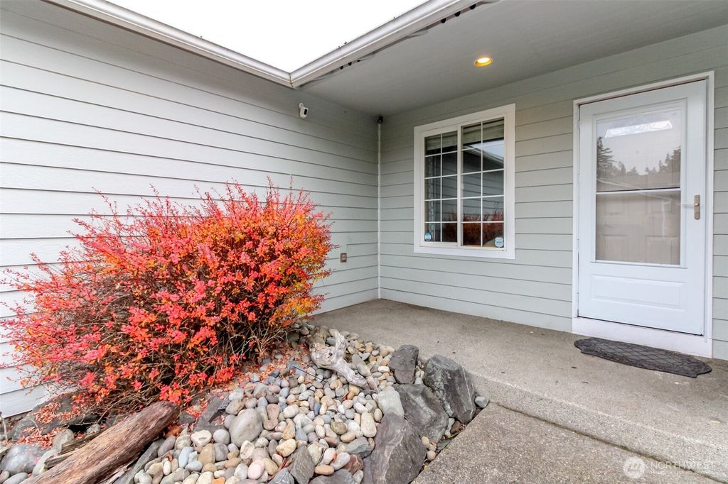 Photo of 17323 25th Avenue Ct E, Tacoma, WA 98445 (MLS # 2458789)