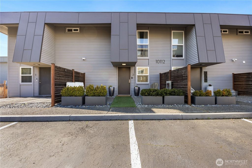Photo of 10112 NE 68th Street #2, Kirkland, WA 98033 (MLS # 2334087)