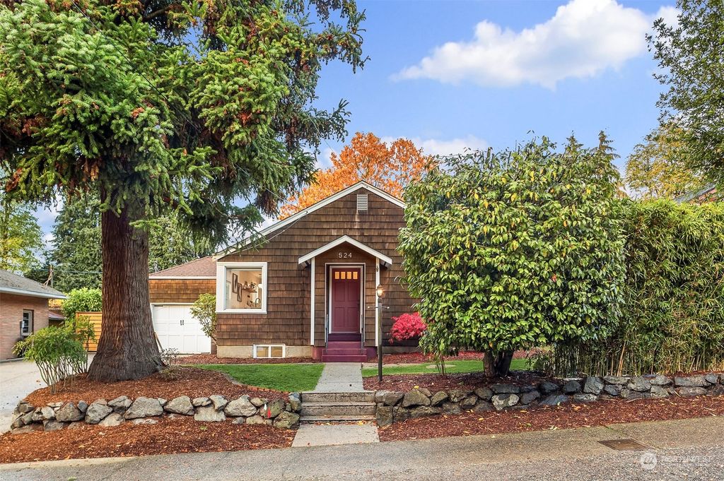 Photo of 524 NE 94th Street, Seattle, WA 98115 (MLS # 2307346)