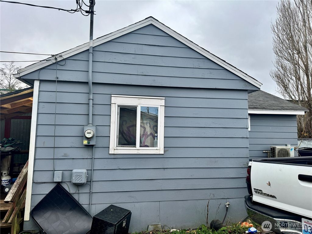 Photo of 1412 Hood Street, Aberdeen, WA 98520 (MLS # 2460009)
