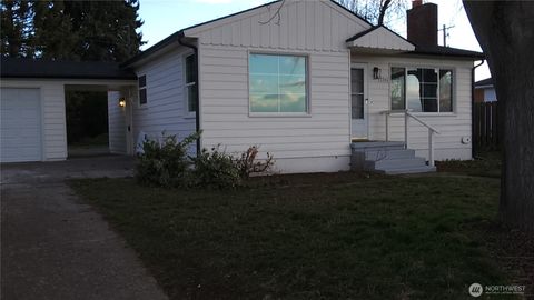 Photo of 2340 N Rainier St St, Walla Walla, WA 99362 (MLS # 2488335)