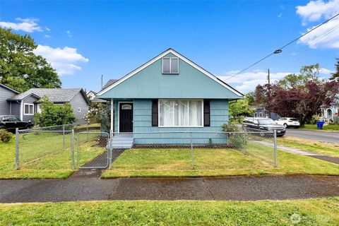 Photo of 807 N 8th Avenue, Kelso, WA 98626 (MLS # 2525014)