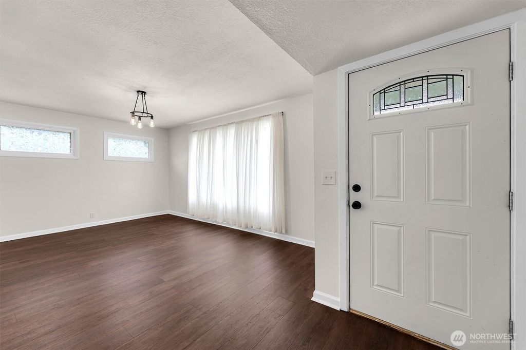 Photo of 807 N 8th Avenue, Kelso, WA 98626 (MLS # 2525014)