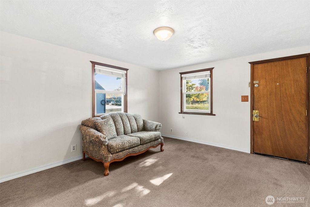 Photo of 314 Washington Avenue SE, Orting, WA 98360 (MLS # 2441932)