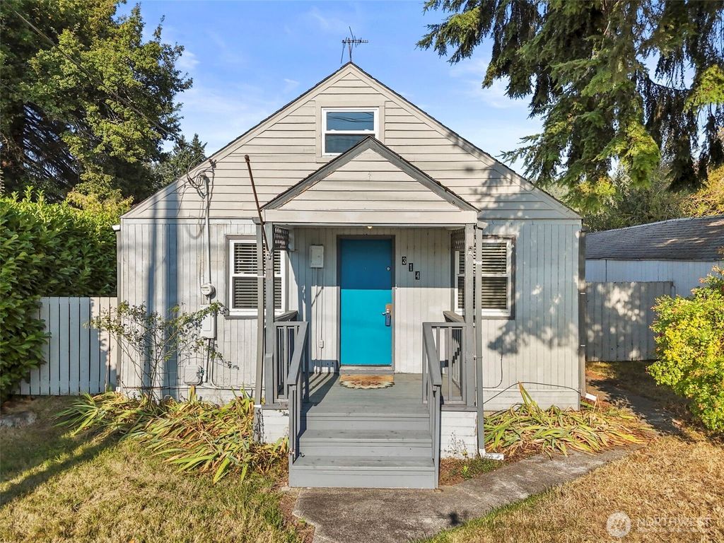 Photo of 314 Washington Avenue SE, Orting, WA 98360 (MLS # 2441932)