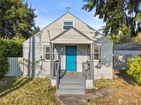 Photo of 314 Washington Avenue SE, Orting, WA 98360 (MLS # 2441932)