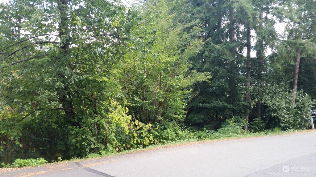 Photo of 1560 Sycamore Drive SE, Issaquah, WA 98027 (MLS # 2185174)