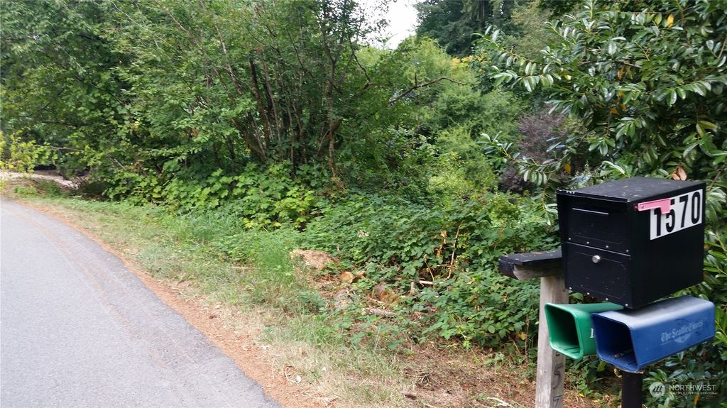 Photo of 1560 Sycamore Drive SE, Issaquah, WA 98027 (MLS # 2185174)