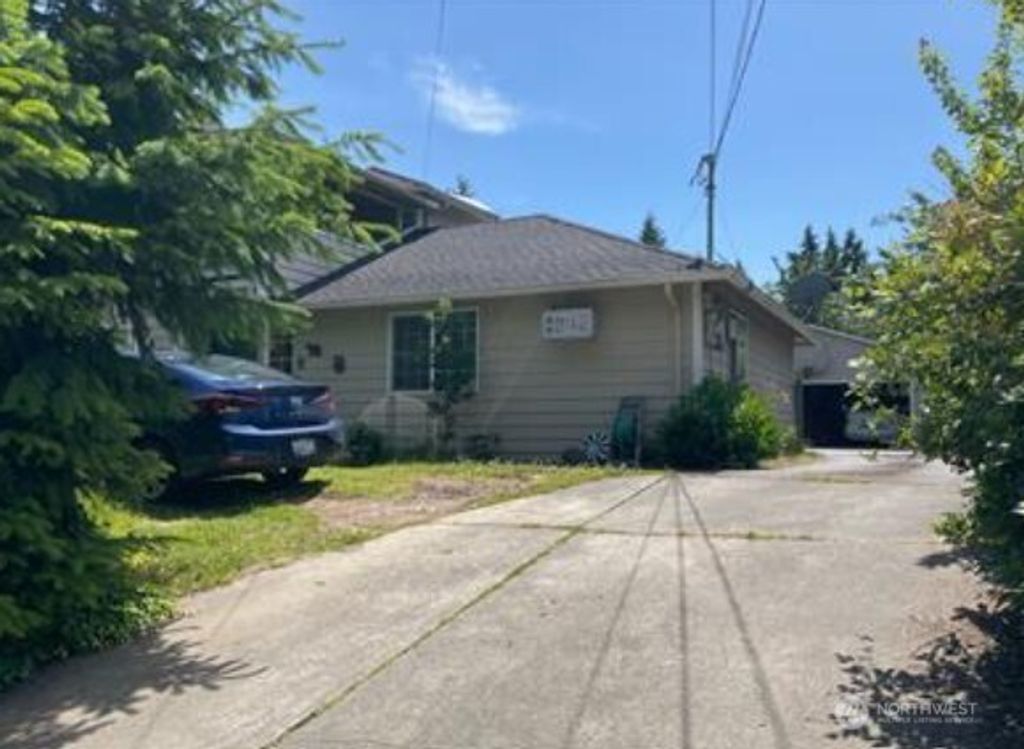 Photo of 1643 N 200th Street N, Seattle, WA 98133 (MLS # 2377413)
