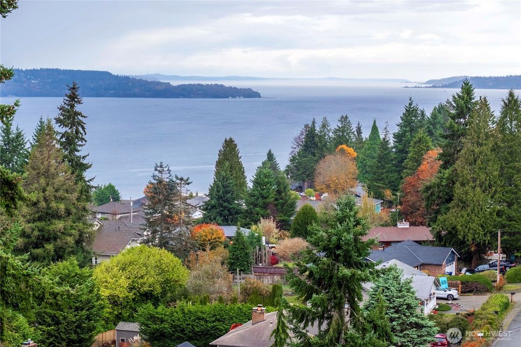 Photo of 30150 10th Avenue SW, Federal Way, WA 98023 (MLS # 2453286)