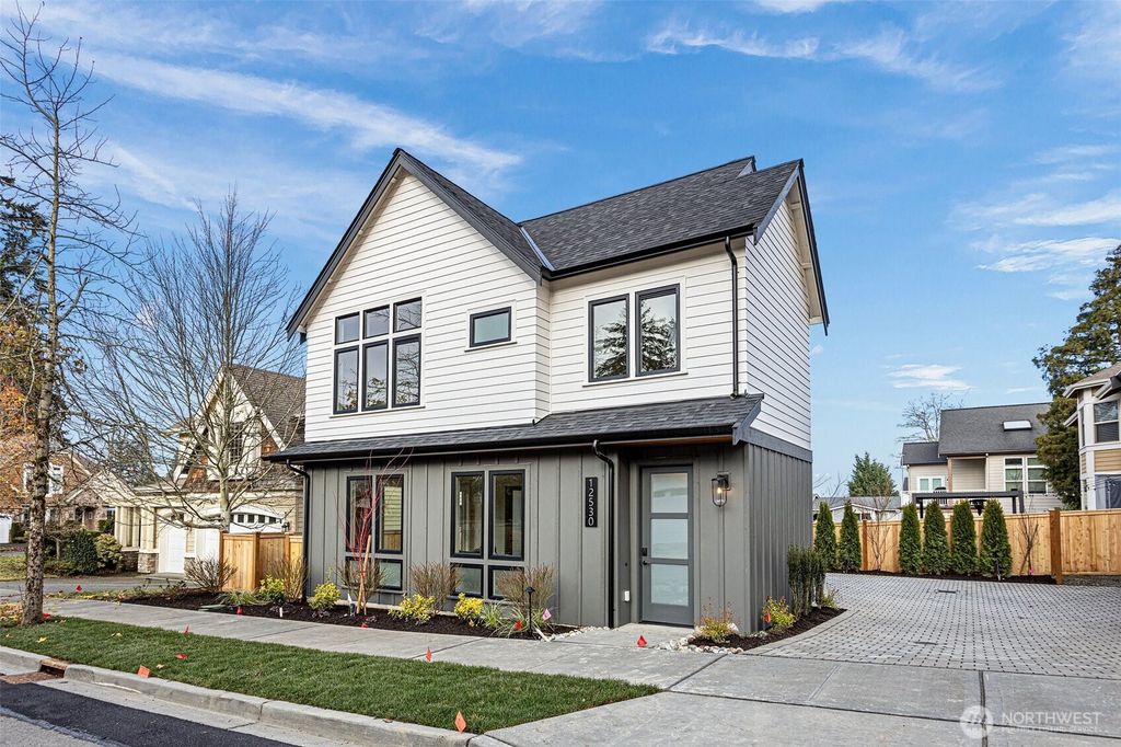 Photo of 12530 NE 80th Place, Kirkland, WA 98033 (MLS # 2371424)