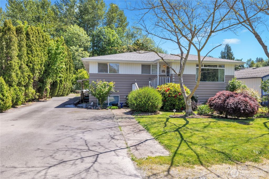 Photo of 10208 28th Avenue SW, Seattle, WA 98146 (MLS # 2378507)