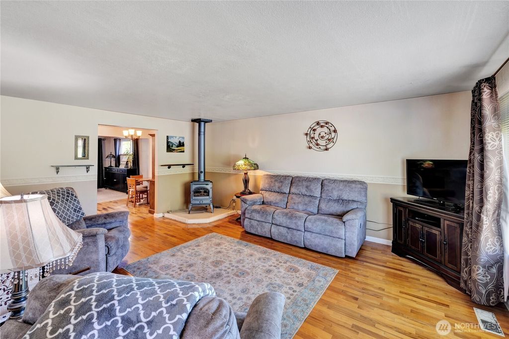 Photo of 10208 28th Avenue SW, Seattle, WA 98146 (MLS # 2378507)