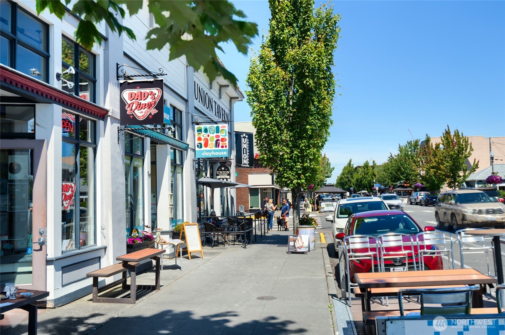902 Commercial Avenue