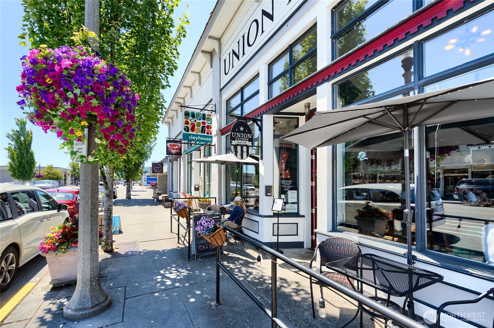 902 Commercial Avenue