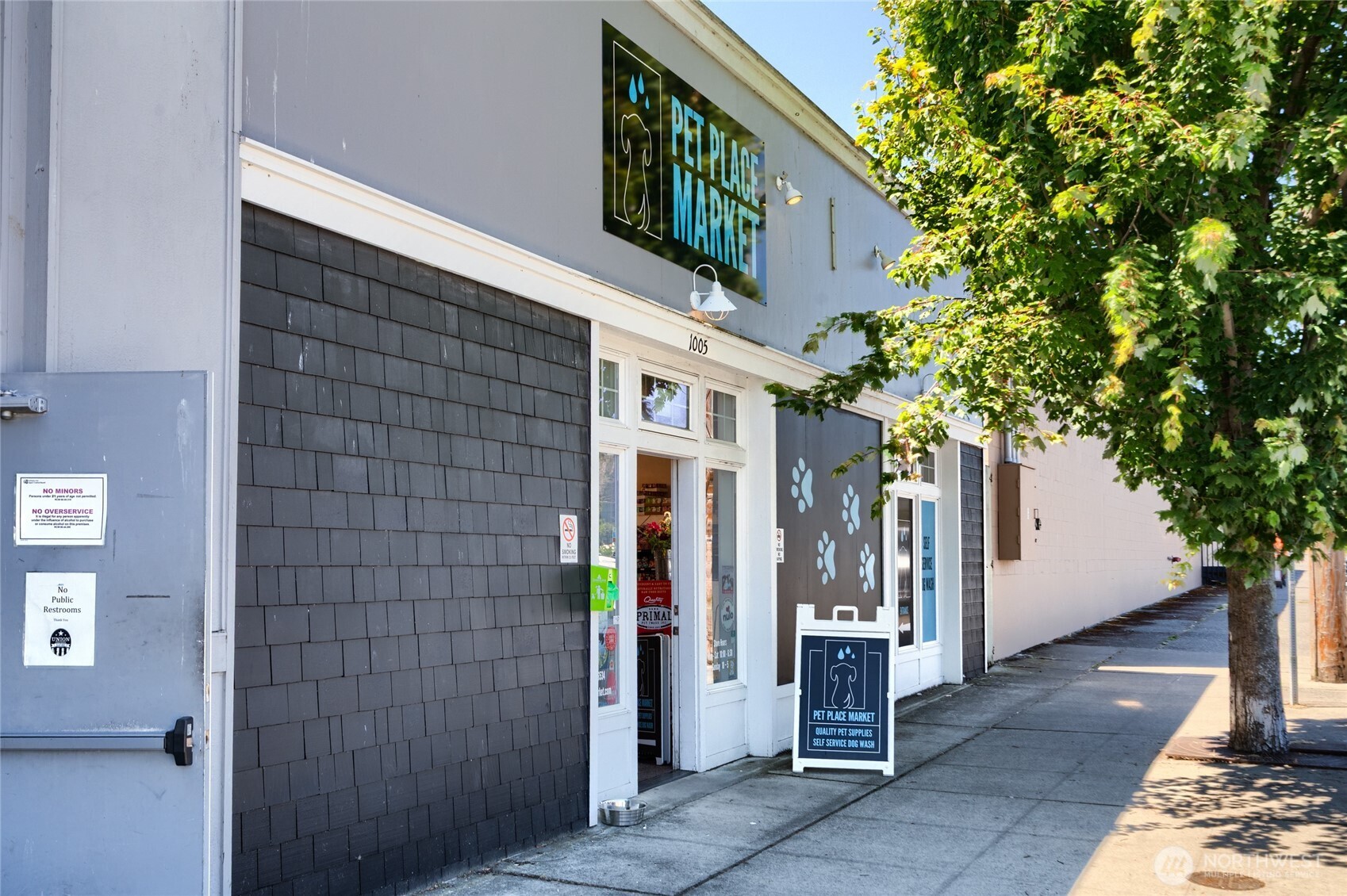 902 Commercial Avenue