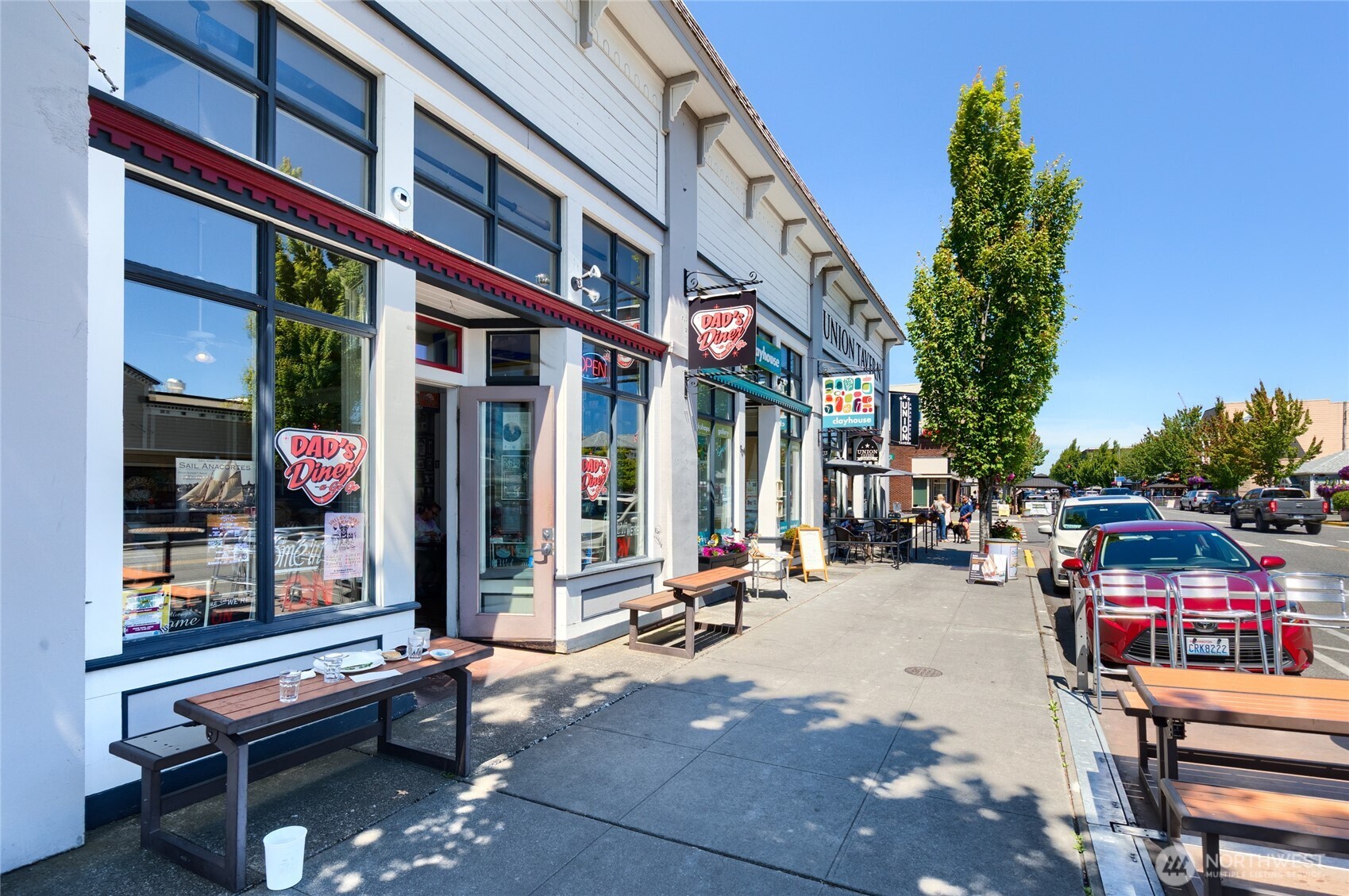 902 Commercial Avenue