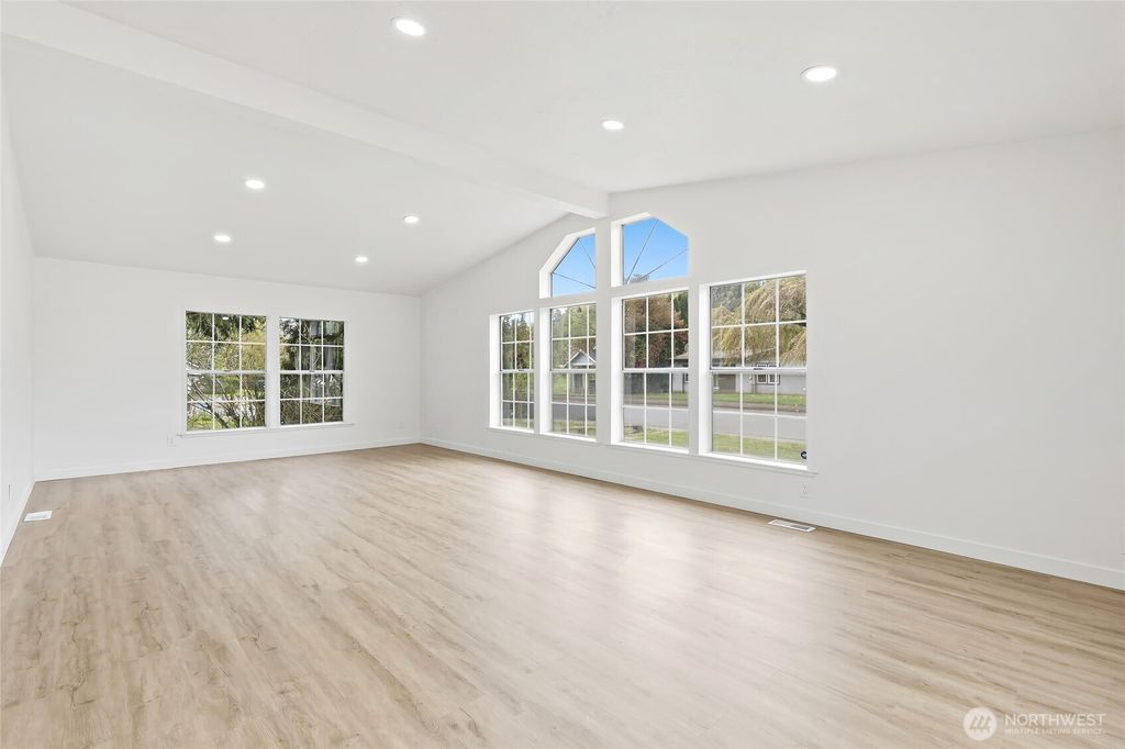 Photo of 410 V Place SE, Auburn, WA 98002 (MLS # 2504223)