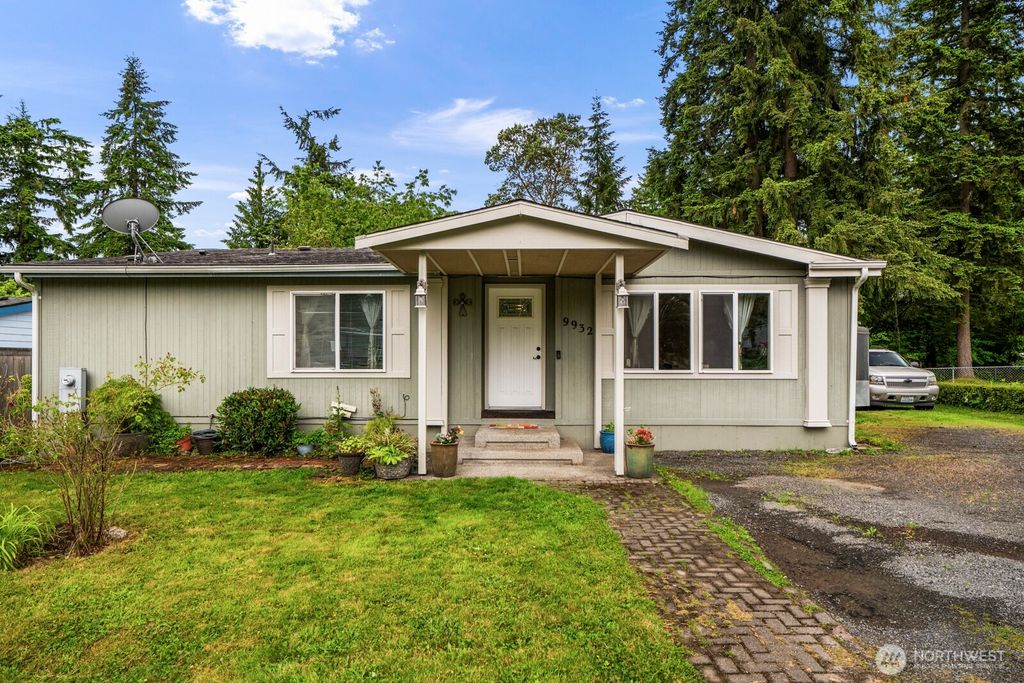 Photo of 9932 215th Place SE, Snohomish, WA 98296 (MLS # 2385104)
