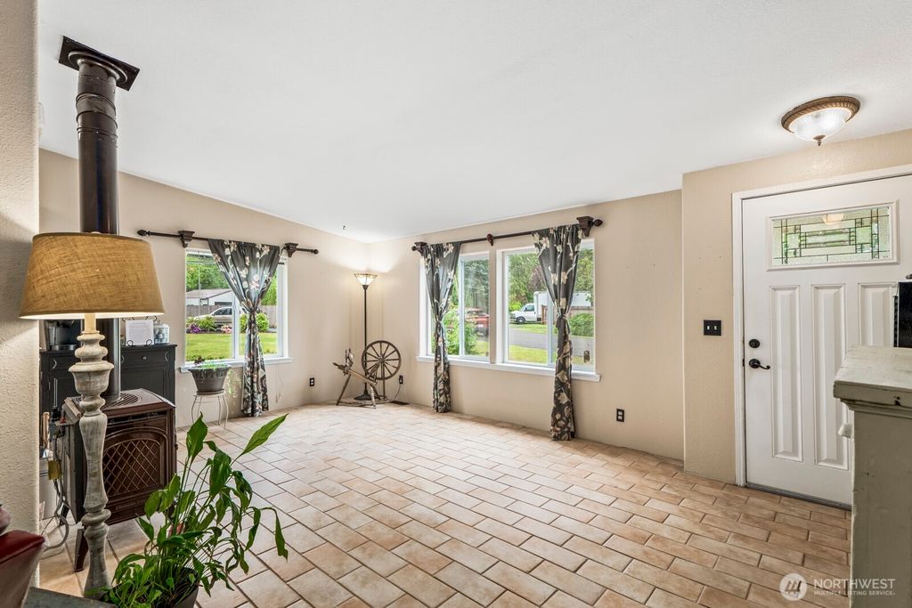 Photo of 9932 215th Place SE, Snohomish, WA 98296 (MLS # 2385104)