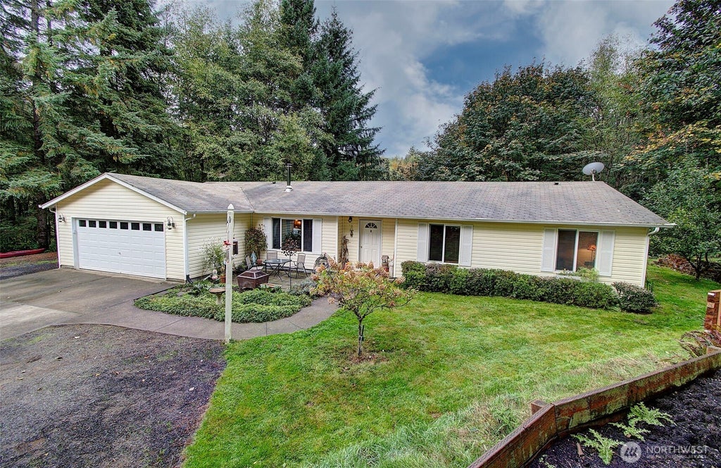 Photo of 210 Great Northern Road, Kalama, WA 98625 (MLS # 2583133)