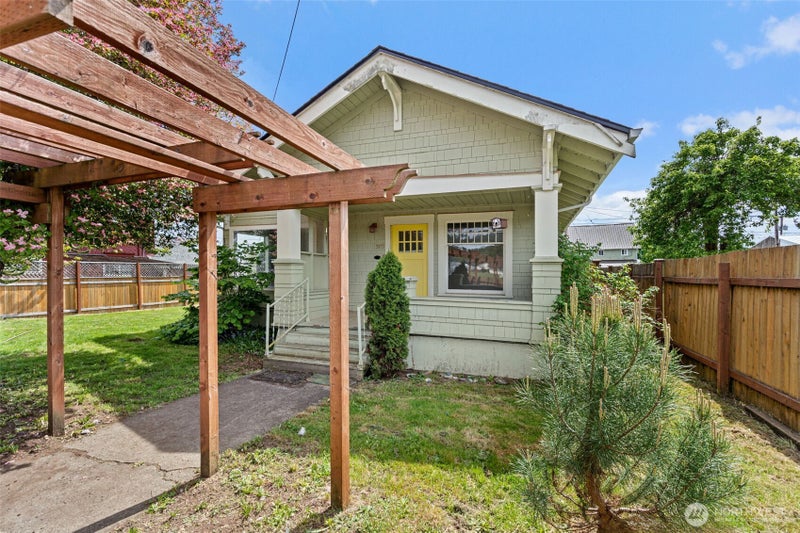 505 W Young Street