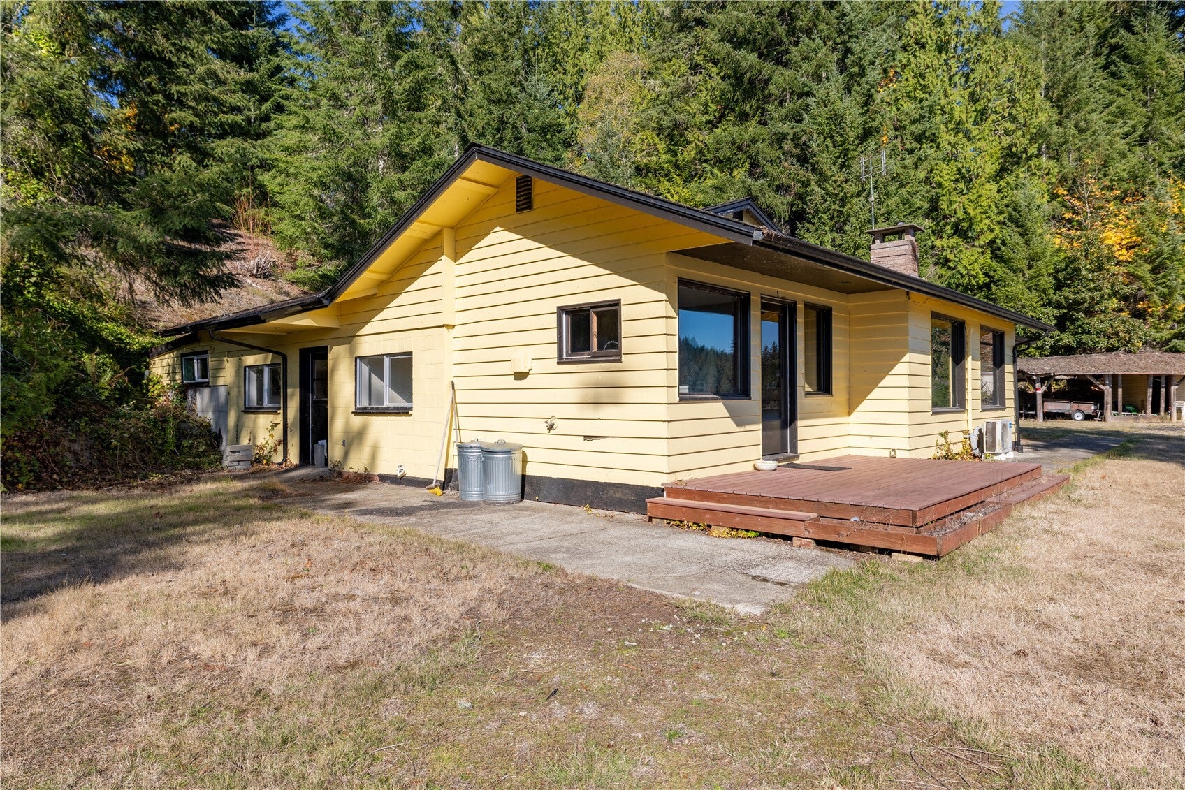 1326 W Lakeside Drive
