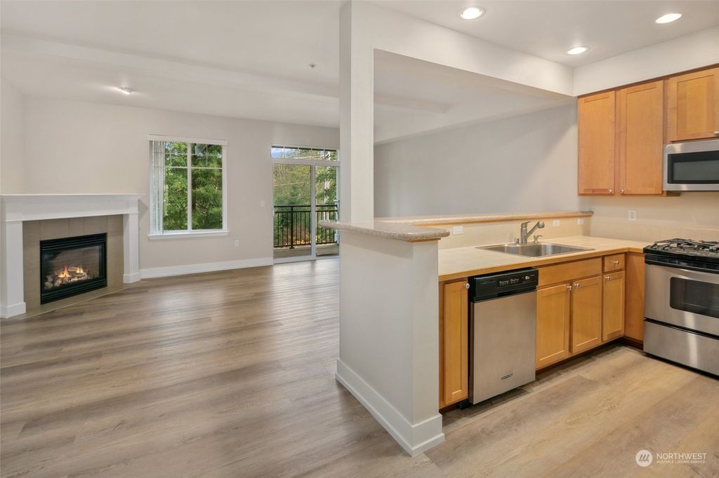 Photo of 5501 Lakemont Boulevard SE #104, Bellevue, WA 98006 (MLS # 2180035)