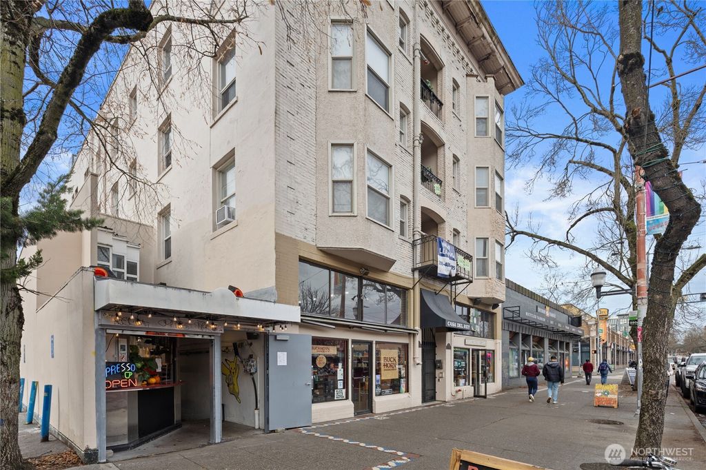 Photo of 321 Broadway E, Seattle, WA 98102 (MLS # 2458589)