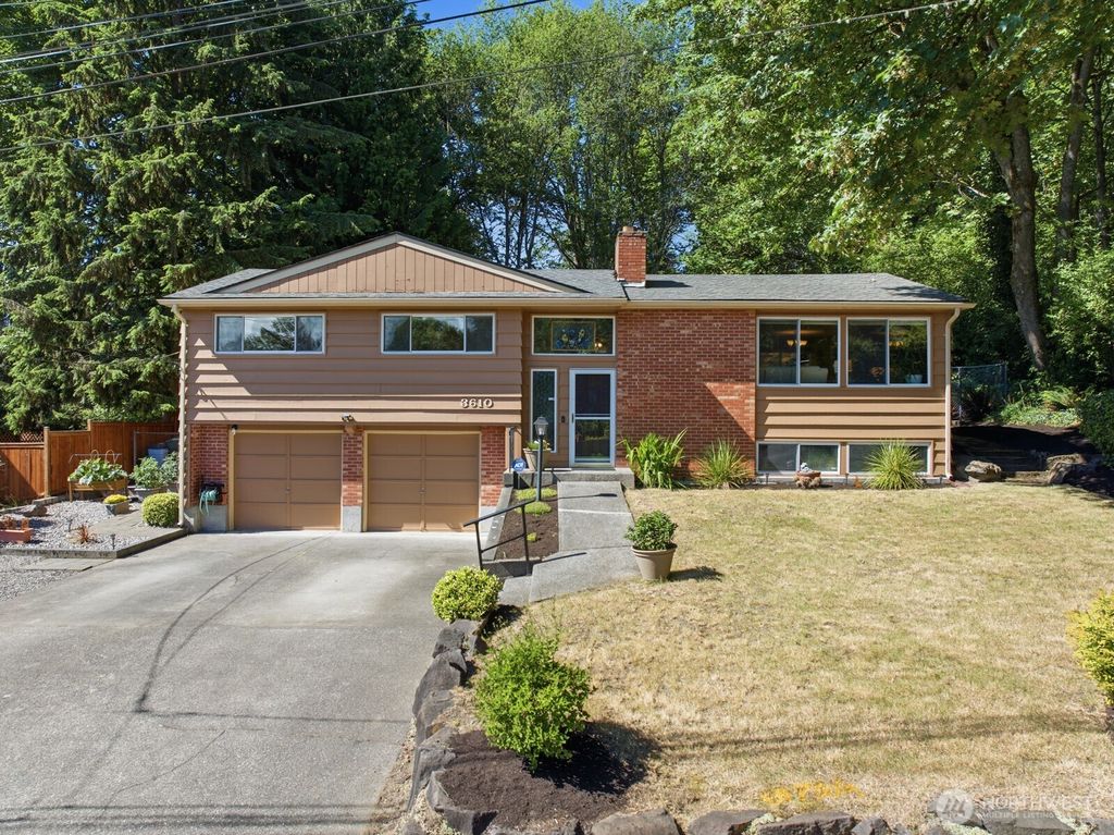 Photo of 3610 NE 197th Street, Lake Forest Park, WA 98155 (MLS # 2540121)