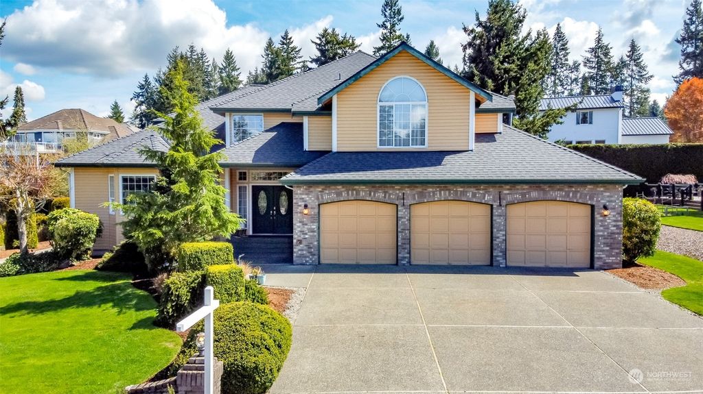 Photo of 30230 17th Avenue SW, Federal Way, WA 98023 (MLS # 2057630)