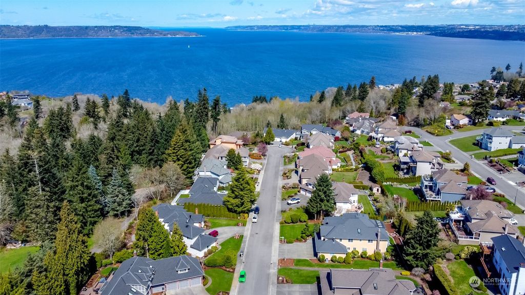 Photo of 30230 17th Avenue SW, Federal Way, WA 98023 (MLS # 2057630)