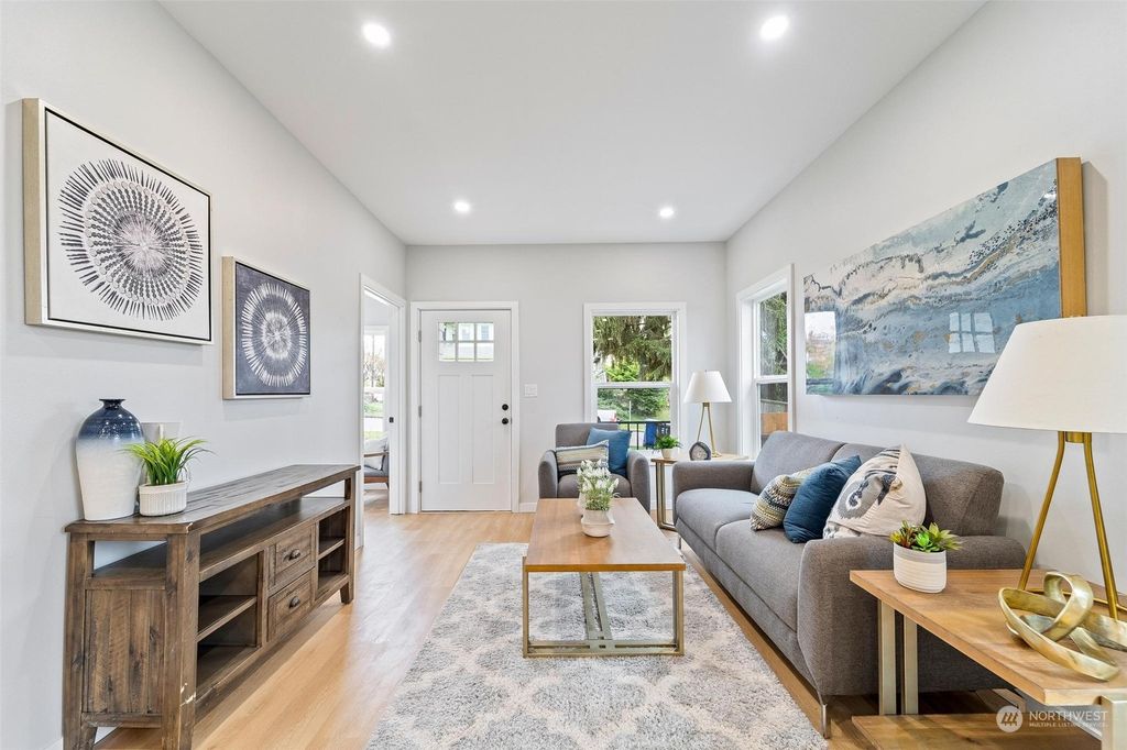 Photo of 3841 Linden Avenue N, Seattle, WA 98103 (MLS # 2173231)