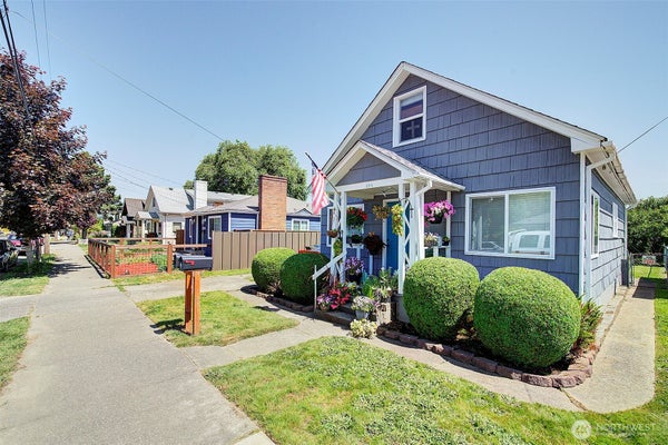 320 WILLIAMS AVE N, RENTON, WA 98057 - Image 8ecf0cd09ae9cc15e8d09b83886a69a4/3086512509
