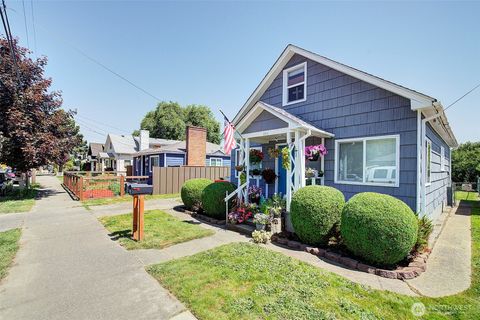 Photo of 320 Williams Avenue N, Renton, WA 98057 (MLS # 2535935)