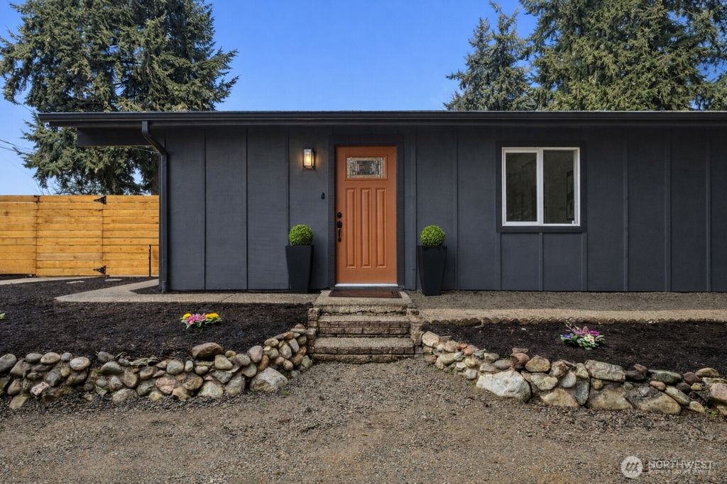 Photo of 35631 13th Avenue SW, Federal Way, WA 98023 (MLS # 2511633)