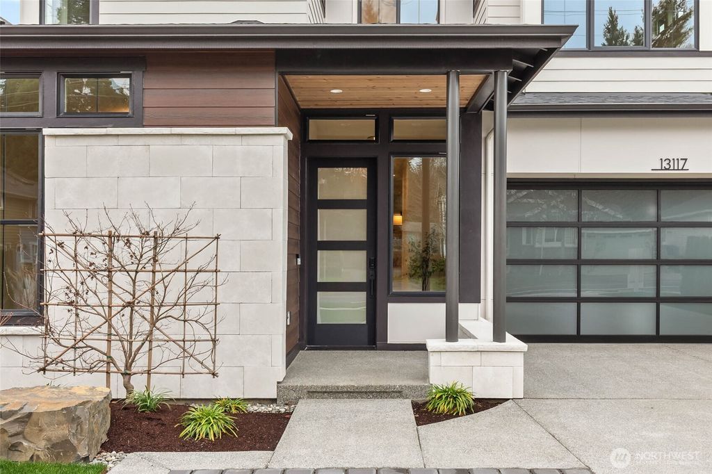 Photo of 13117 NE 104th Street, Kirkland, WA 98033 (MLS # 2465941)