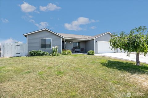 Photo of 5421 Jackson Lane, Pasco, WA 99301 (MLS # 2399005)