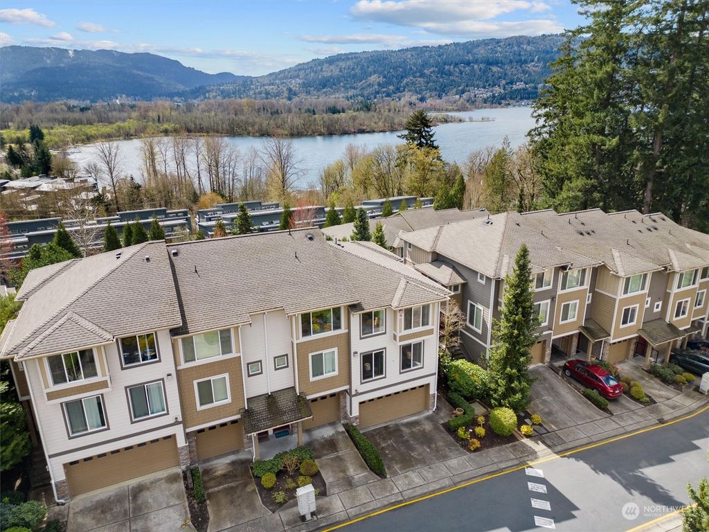 Photo of 21233 SE 42nd Place, Issaquah, WA 98029 (MLS # 2209649)