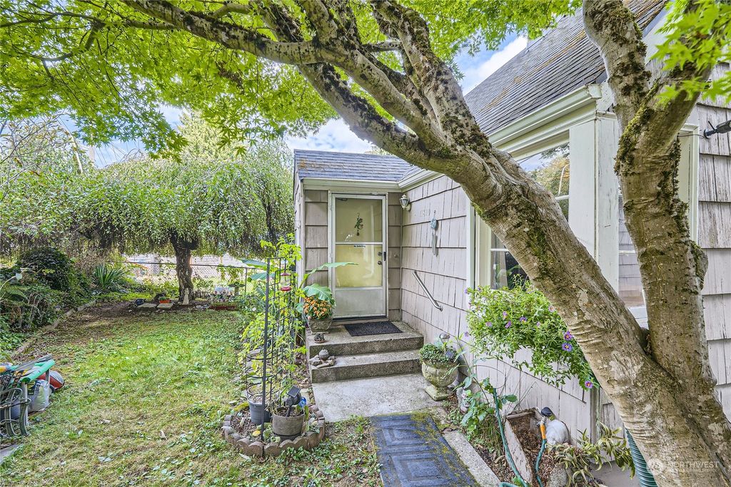 Photo of 11810 Glendale Way S, Burien, WA 98168 (MLS # 2159561)